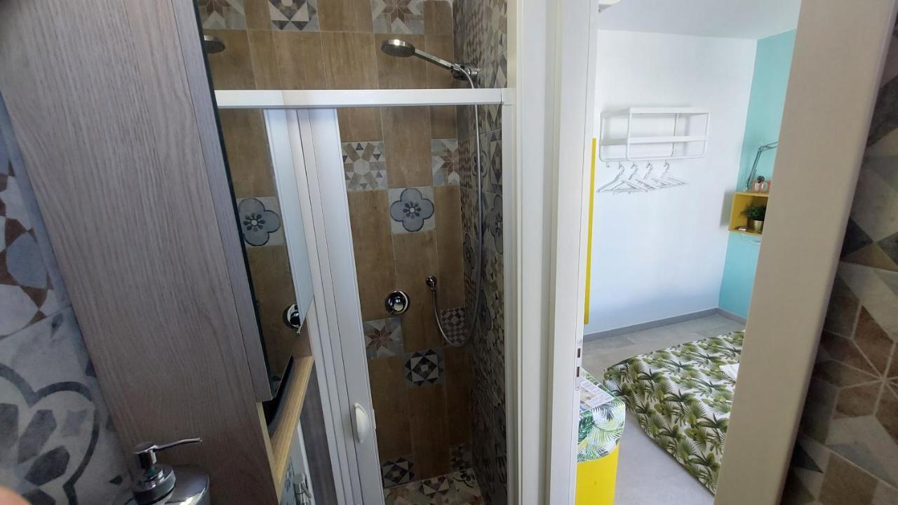 פולינאנו א מארה Dimora Altomare Holiday Suites - Locazione Turistica מראה חיצוני תמונה