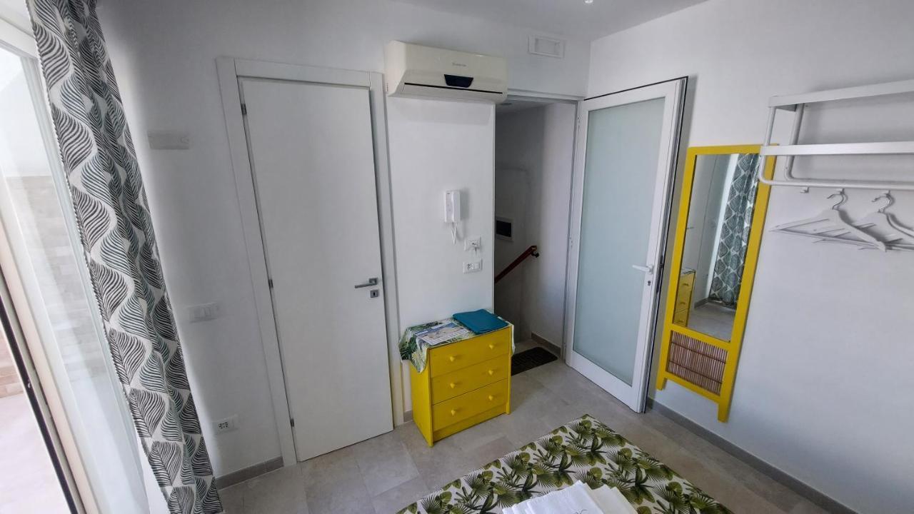 פולינאנו א מארה Dimora Altomare Holiday Suites - Locazione Turistica מראה חיצוני תמונה