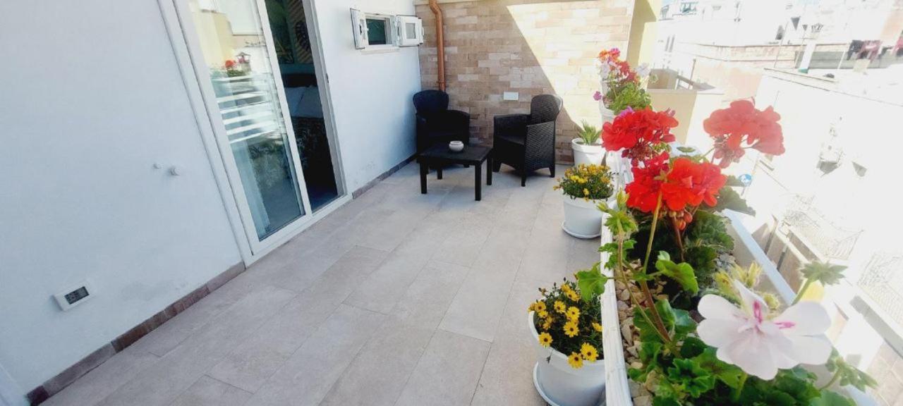 פולינאנו א מארה Dimora Altomare Holiday Suites - Locazione Turistica מראה חיצוני תמונה