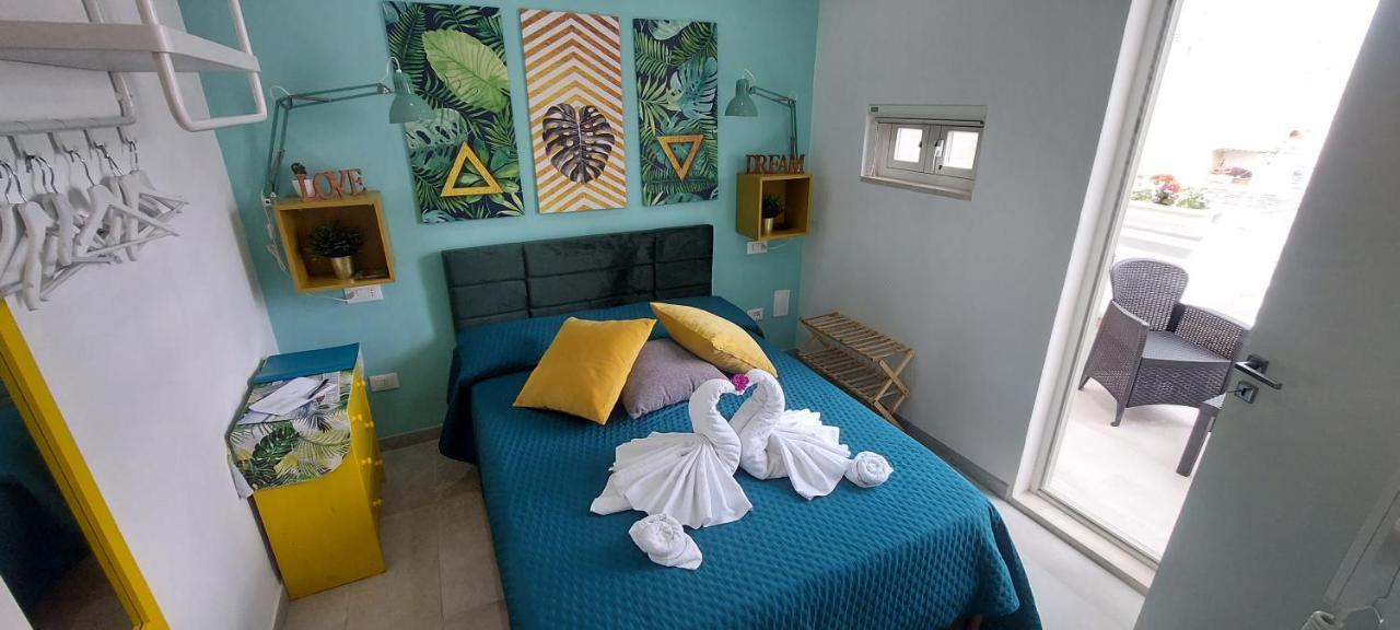 פולינאנו א מארה Dimora Altomare Holiday Suites - Locazione Turistica מראה חיצוני תמונה