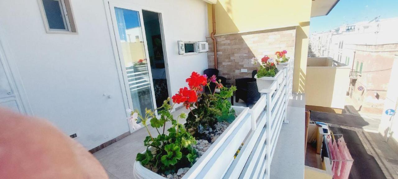 פולינאנו א מארה Dimora Altomare Holiday Suites - Locazione Turistica מראה חיצוני תמונה
